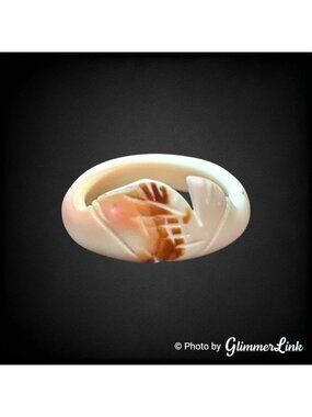 Vintage Carved Shell Fish Ring Size 8.25 Cream Pink Brown